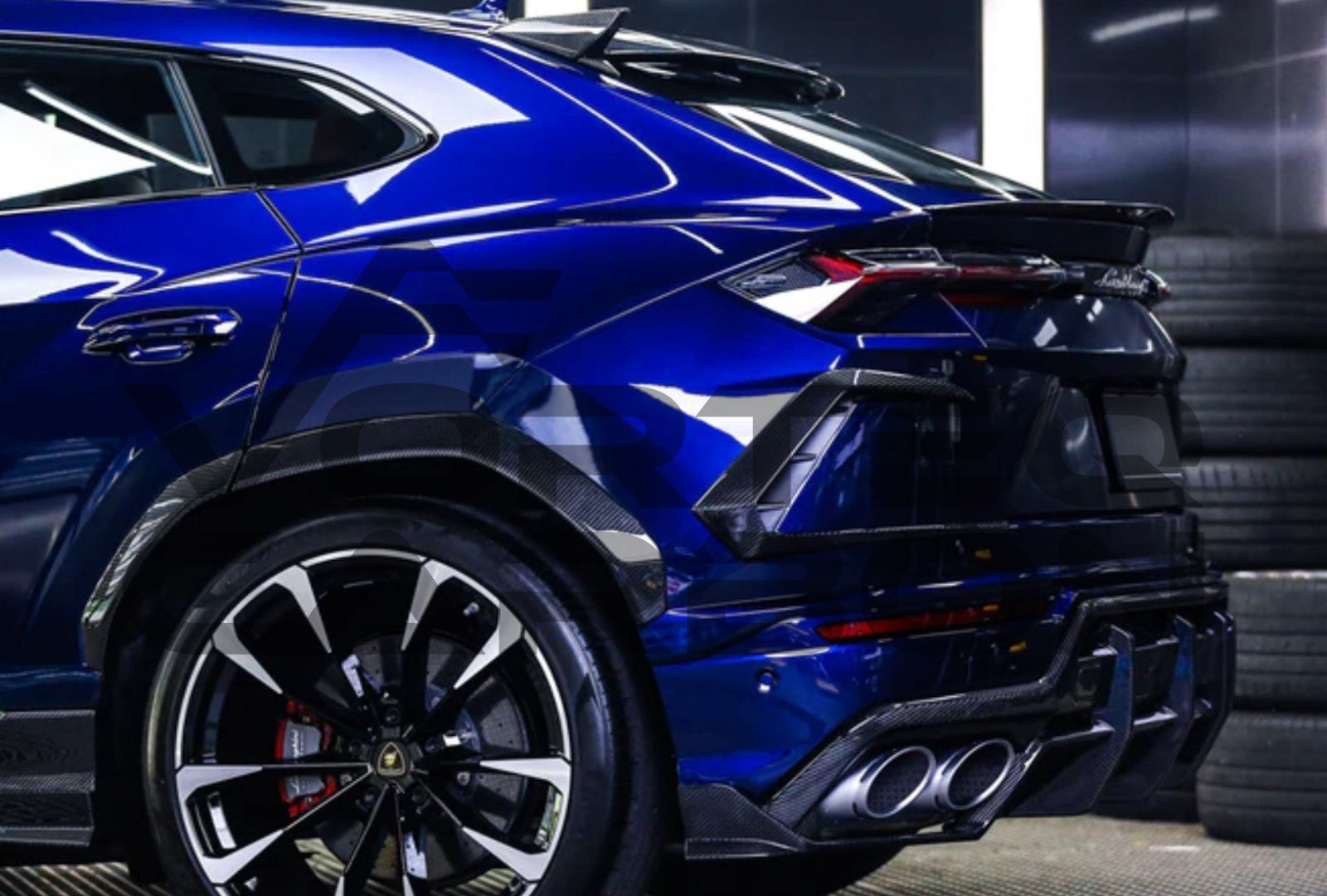 Carbon Fiber T Style Trunk Spoiler Lamborghini Urus.