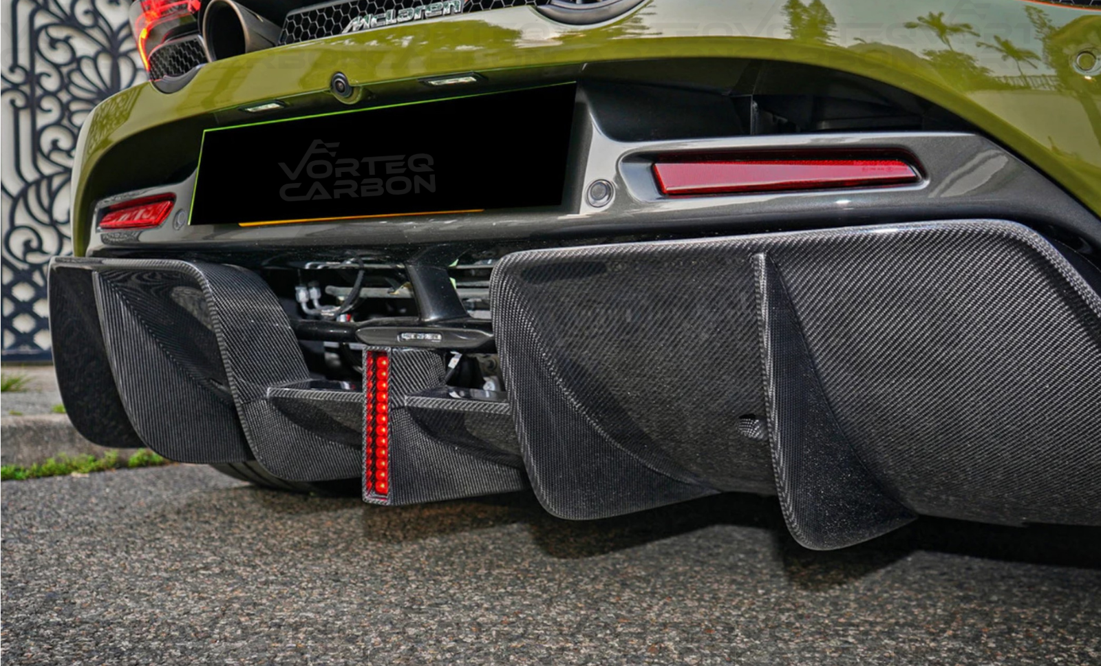 vorteq carbon mclaren 720s Se²NWB style rear diffuser with F1 LED brake light