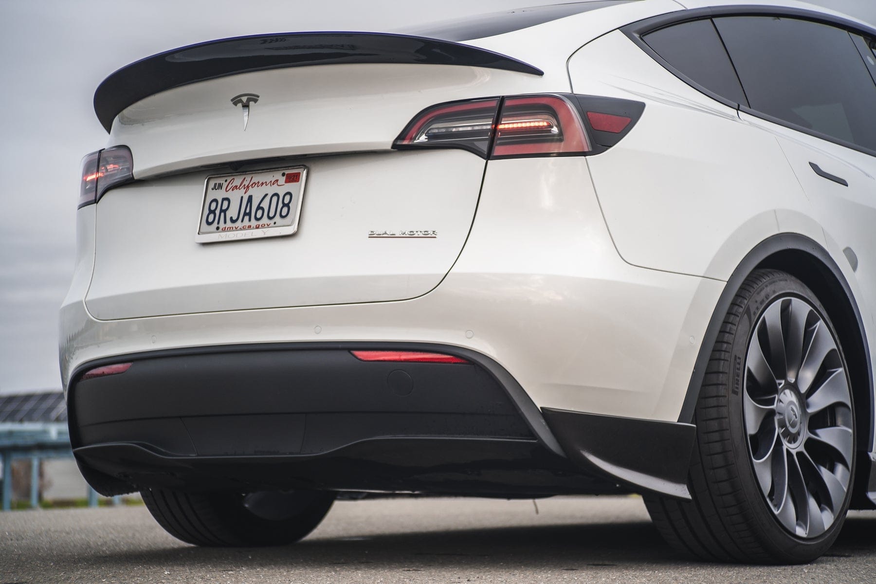 Carbon Fiber Trunk Spoiler V Style - Tesla Model Y