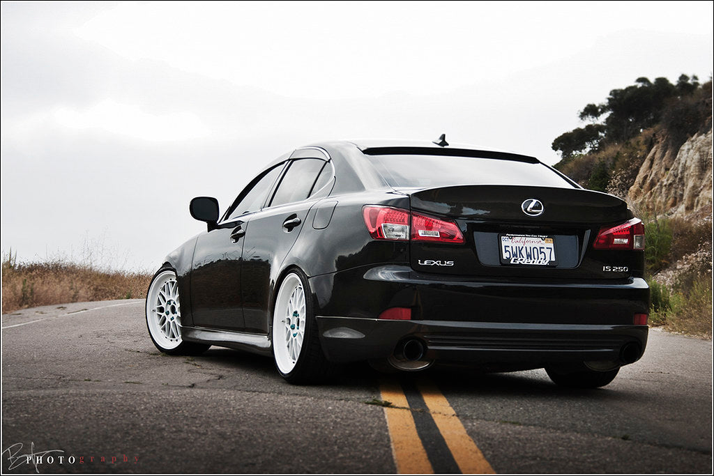 Lexus 2IS